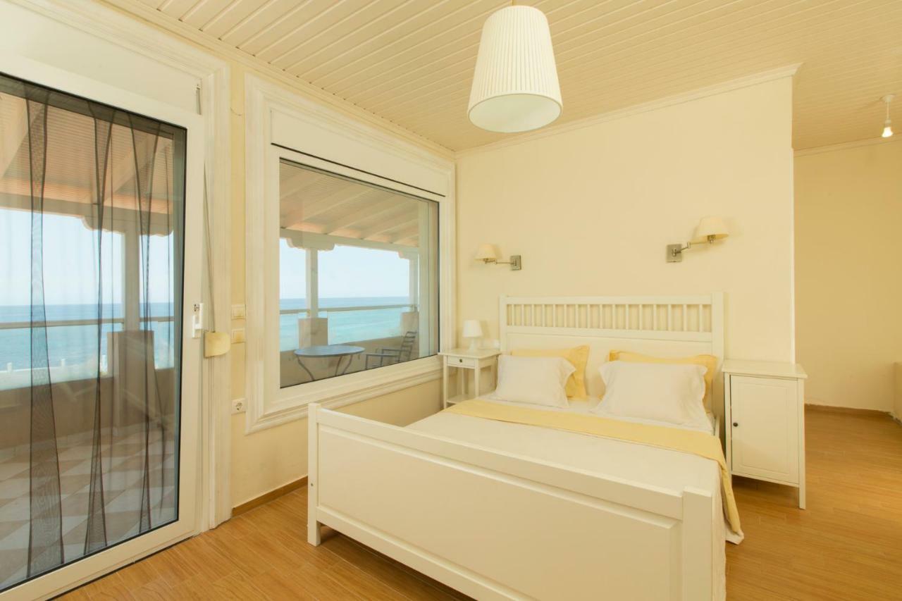 Magnificent Seascape Villa On A Secluded Beach Nea Moudania Esterno foto