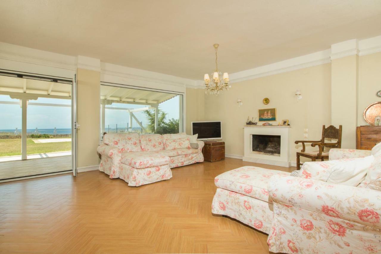 Magnificent Seascape Villa On A Secluded Beach Nea Moudania Esterno foto